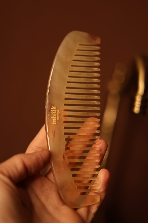 Mystic Therapy Cow Horn Comb – Natural Beauty from Tradition & High Quality